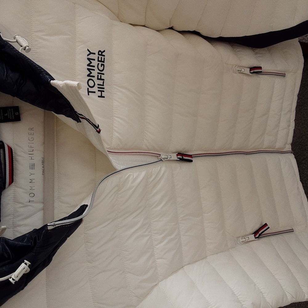 Tommy Hilfiger Puffer Jacket EUC - Picture 10 of 16